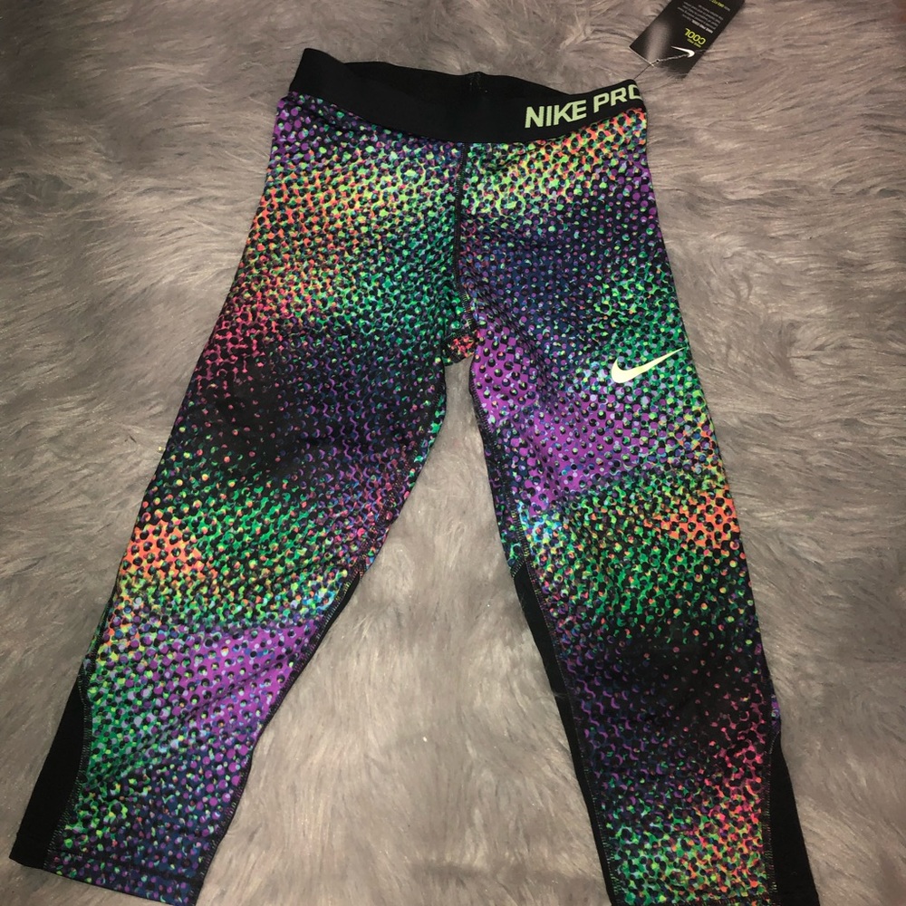 Girl’s Nike Pro Capri leggings